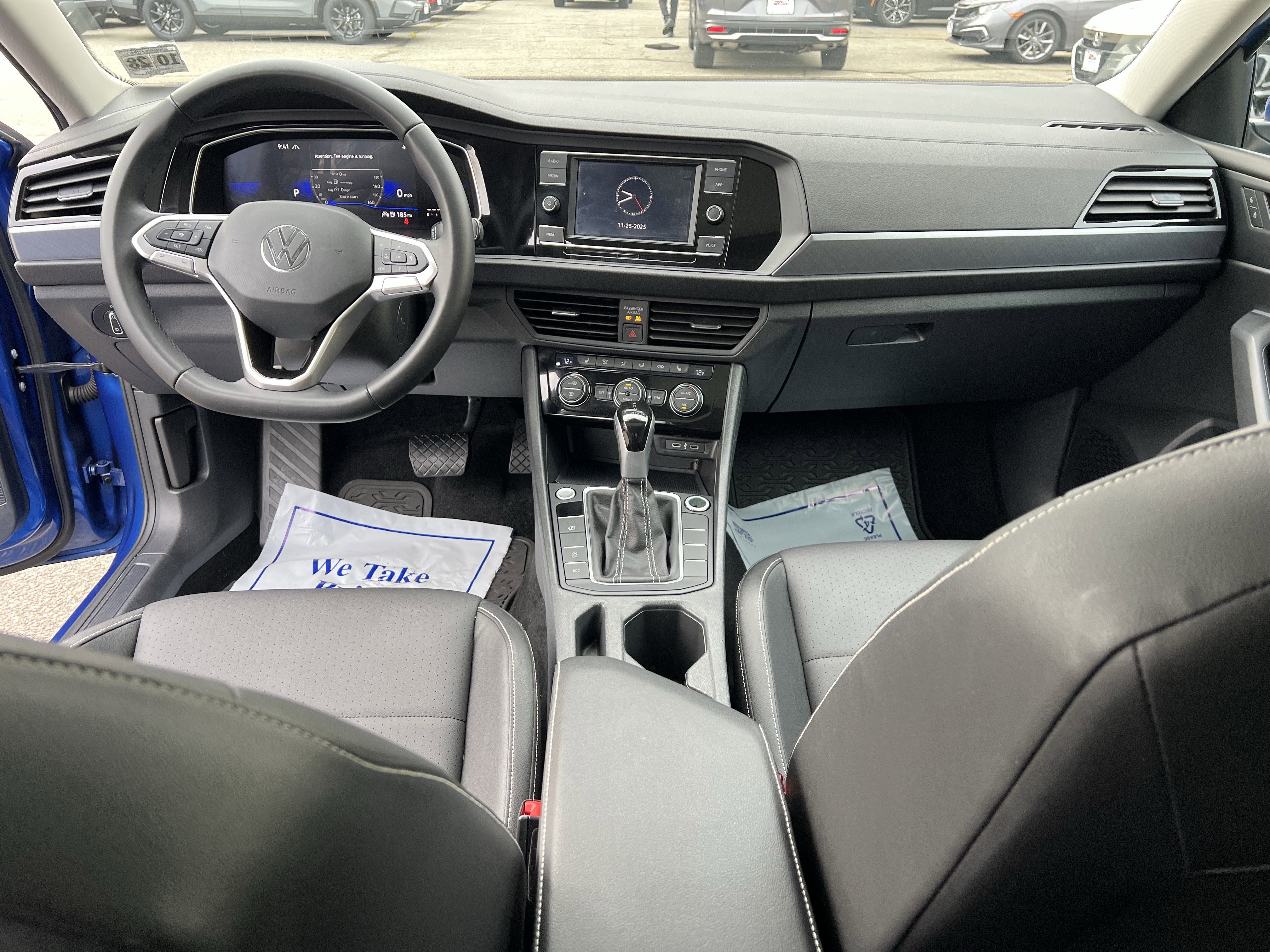 Used 2024 Volkswagen Jetta SE w/ Panoramic Sunroof Package image 17