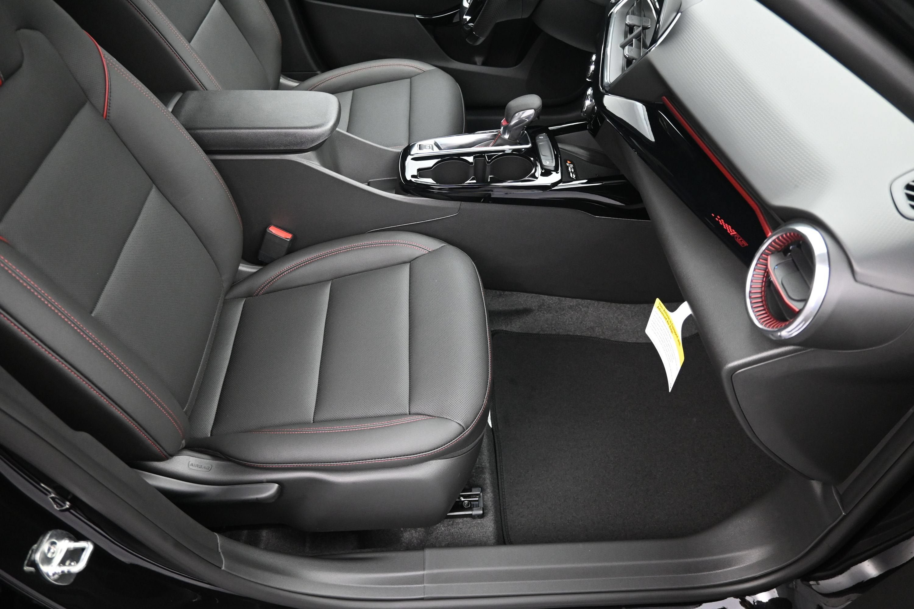 New 2026 Chevrolet Trax RS w/ Sunroof Package FWD image 32