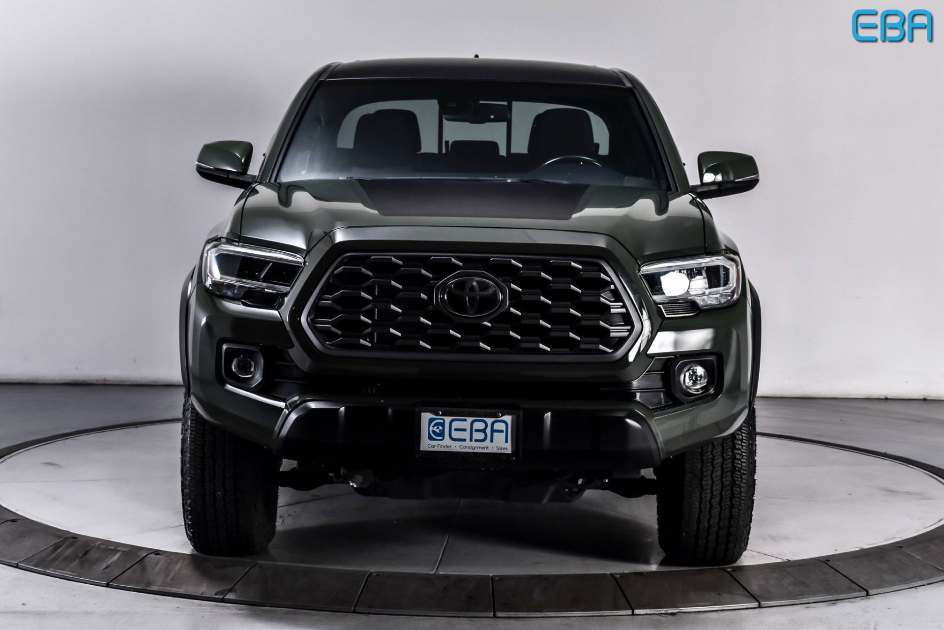 Used 2022 Toyota Tacoma TRD Off-Road image 2