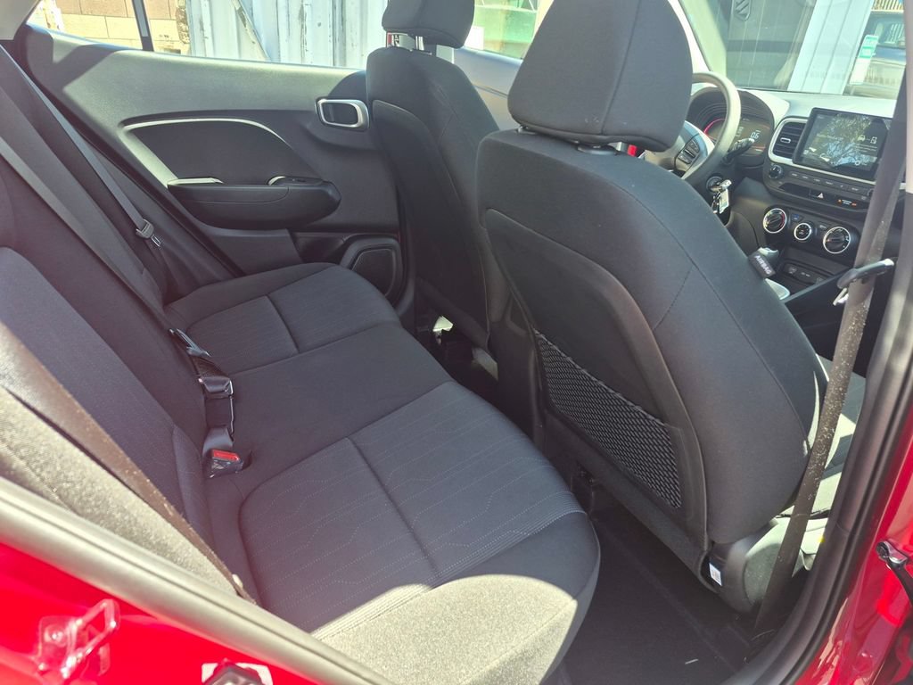 Used 2026 Hyundai Venue SE FWD image 34