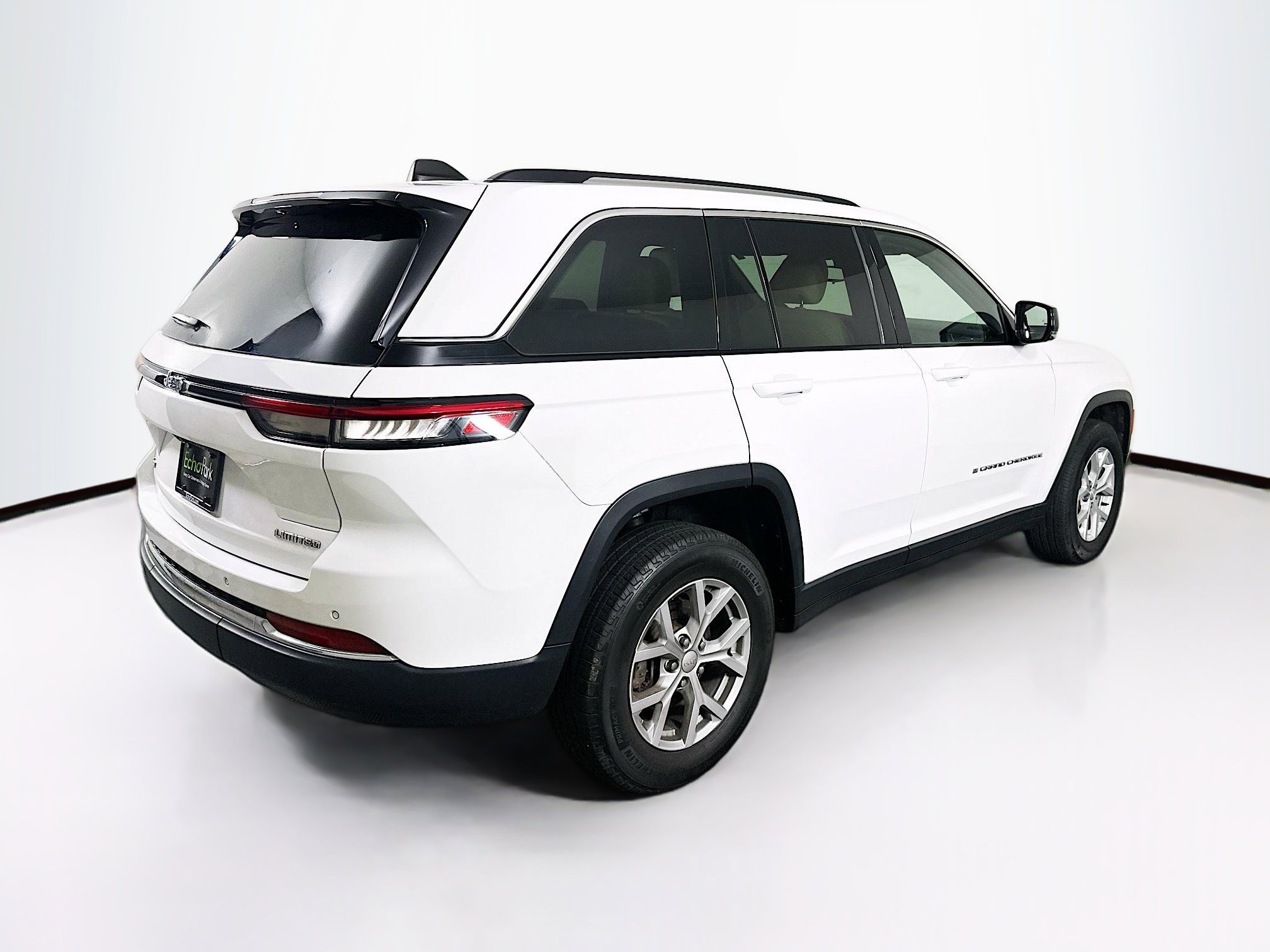 Used 2023 Jeep Grand Cherokee Limited AWD/4WD image 9