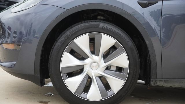 Used 2023 Tesla Model Y Long Range AWD/4WD image 5