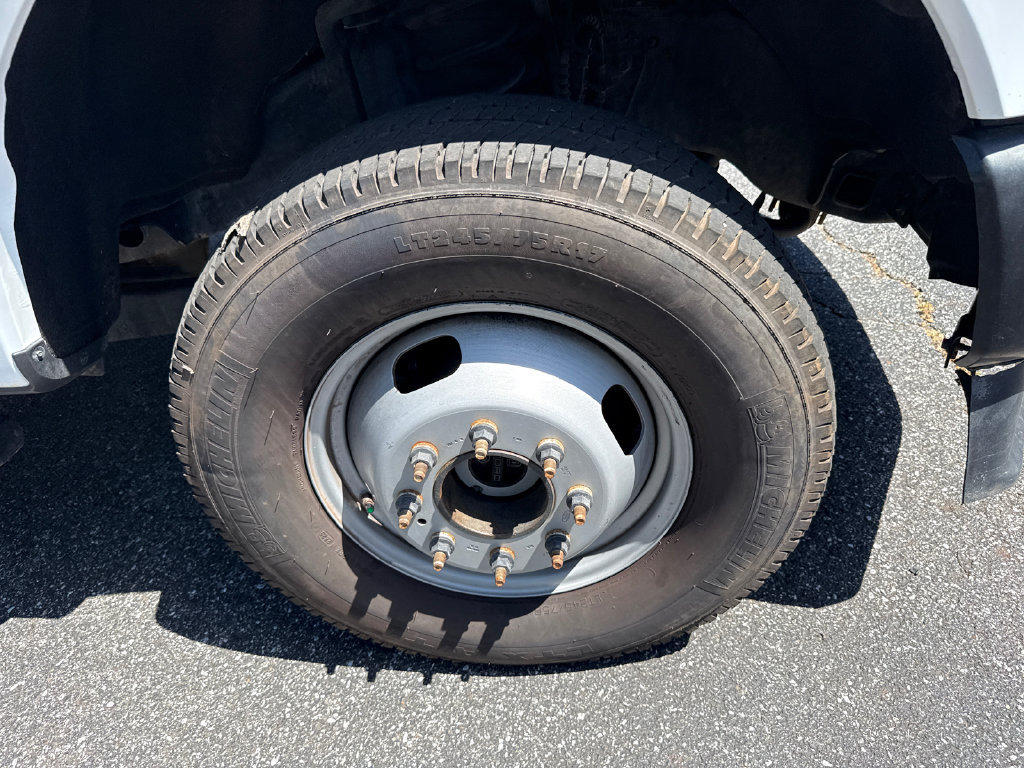 Used 2024 Ford F350 XL AWD/4WD image 12