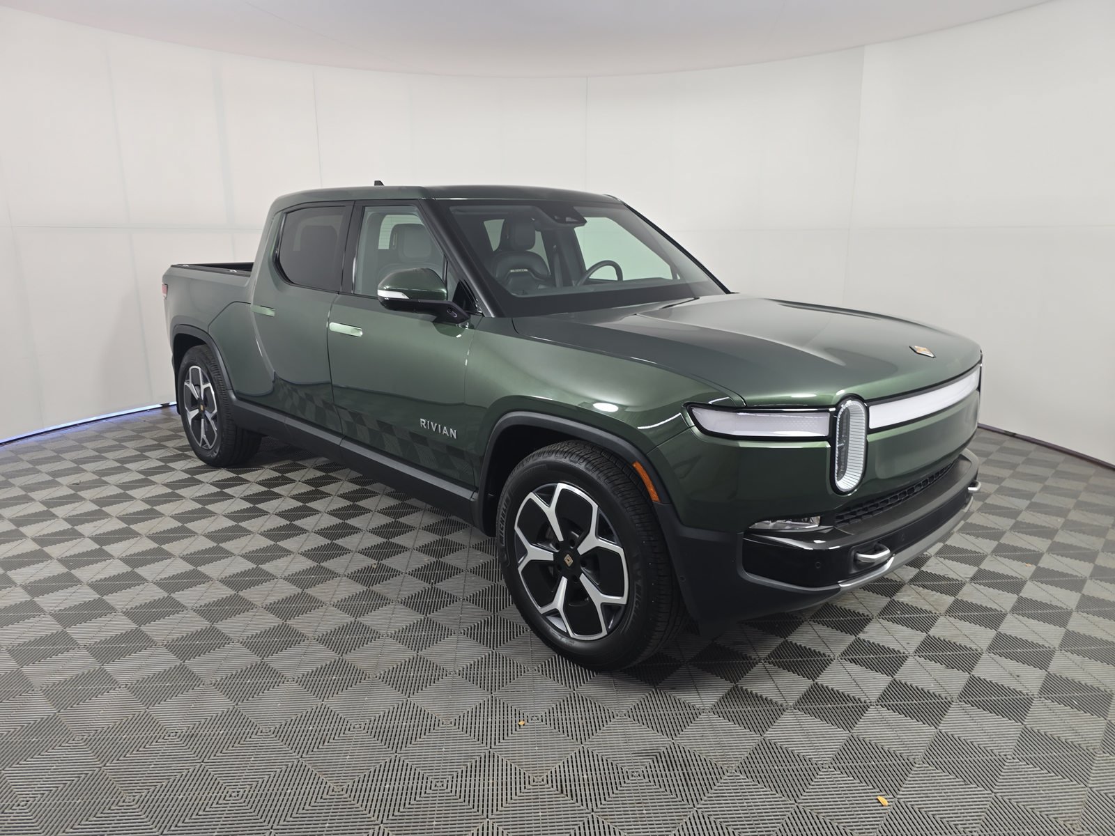 Used 2024 Rivian R1T Adventure Dual AWD/4WD image 7