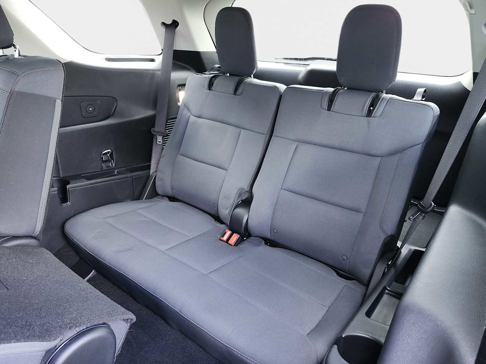 Used 2025 Ford Explorer Active AWD/4WD image 16