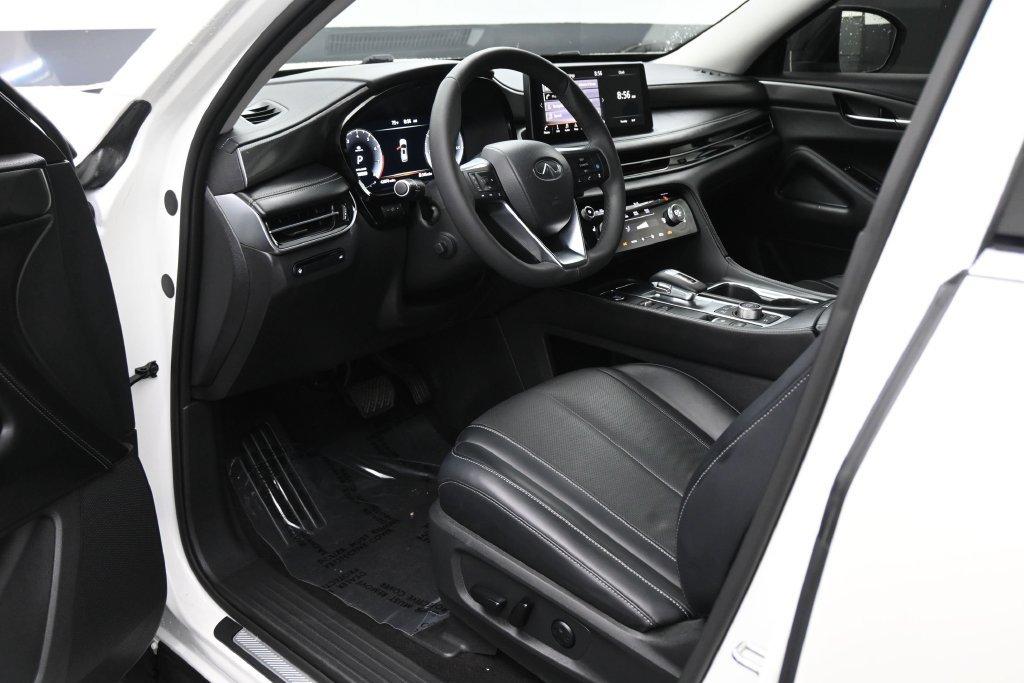 Used 2023 INFINITI QX60 Luxe w/ Cargo Package FWD image 2
