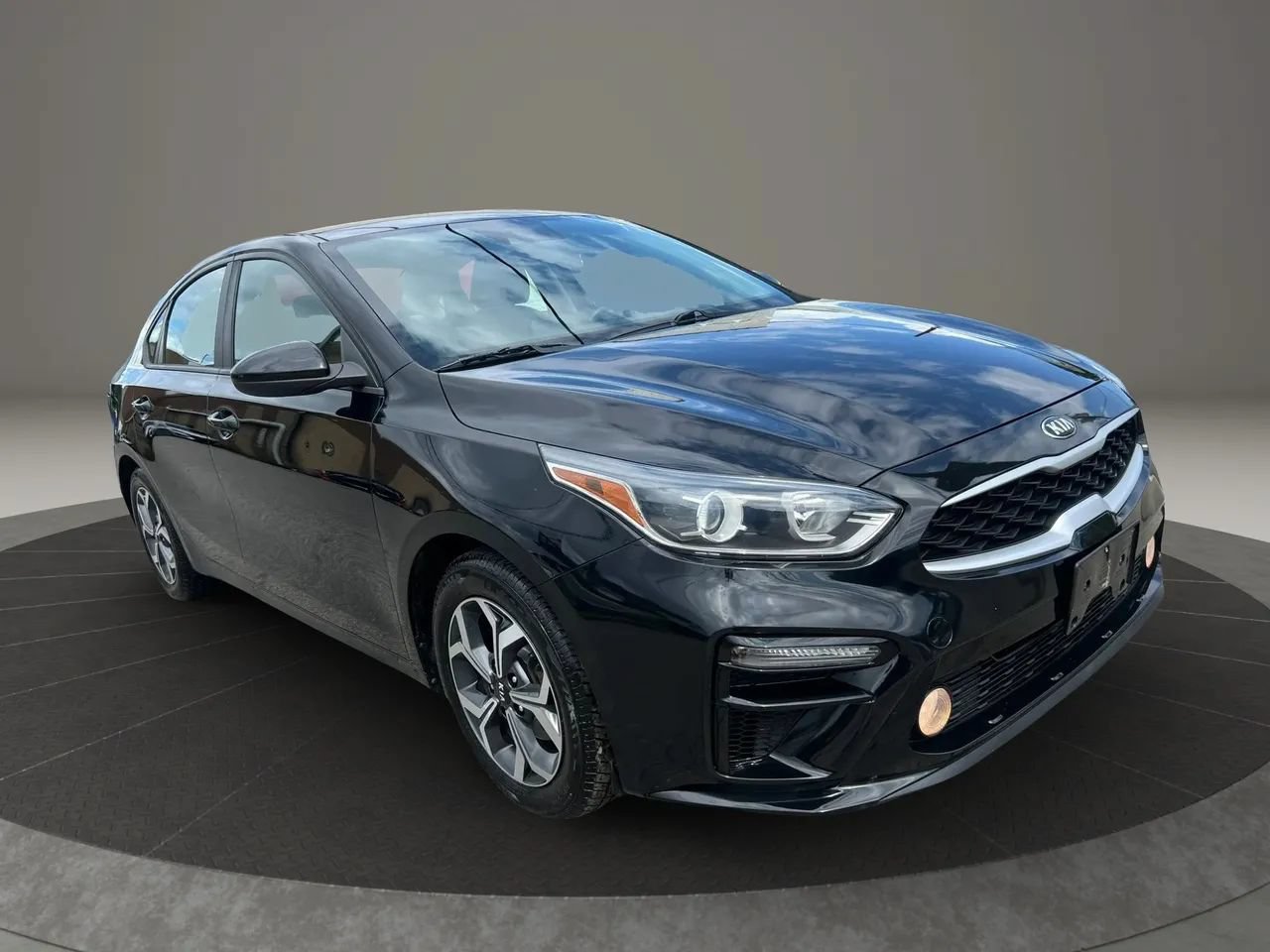 Used 2019 Kia Forte LXS FWD image 3