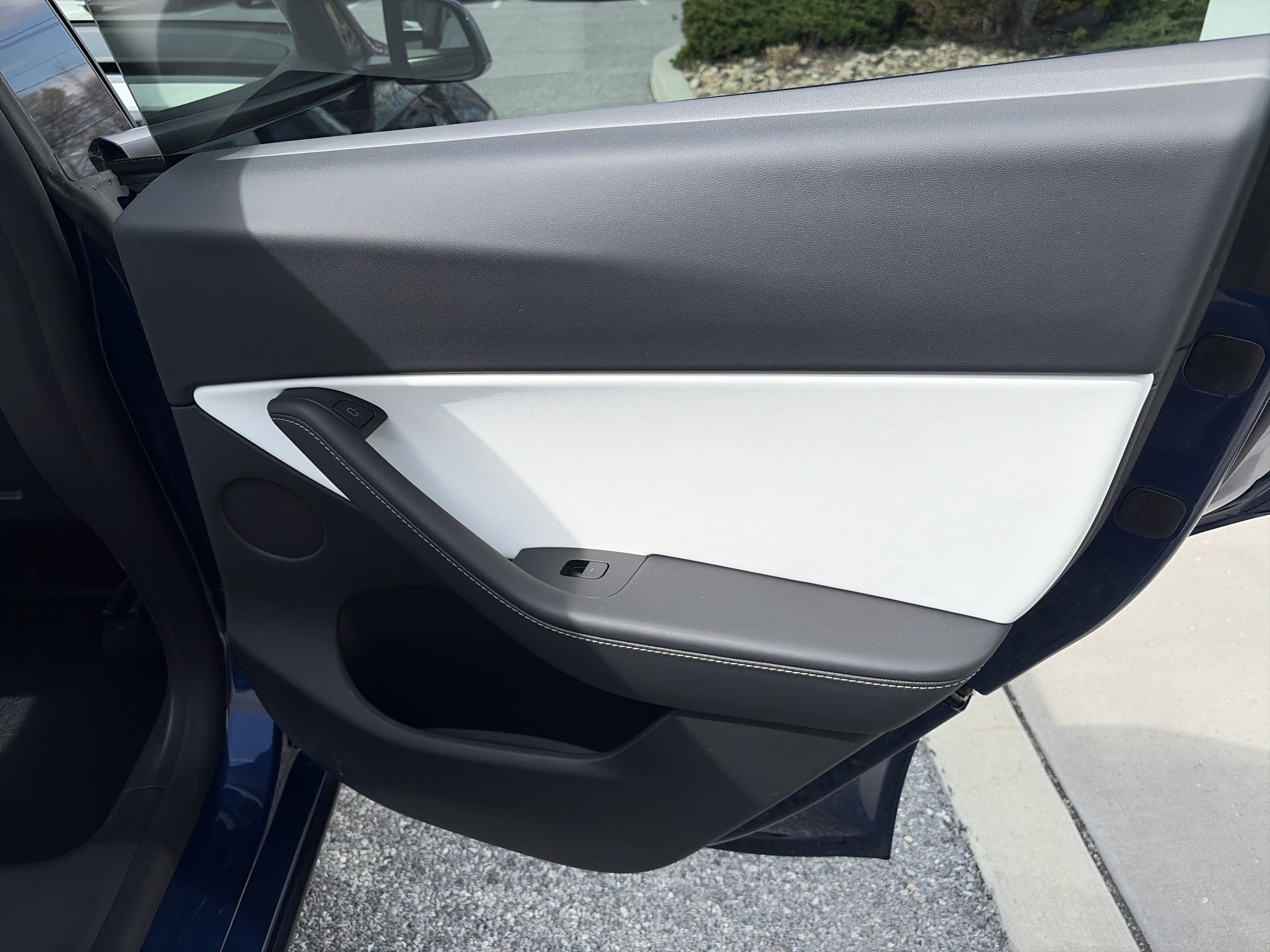 Used 2022 Tesla Model Y Long Range image 25