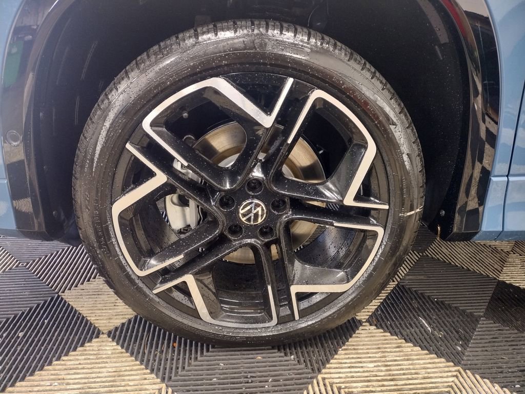 New 2026 Volkswagen Tiguan SEL R-Line image 5