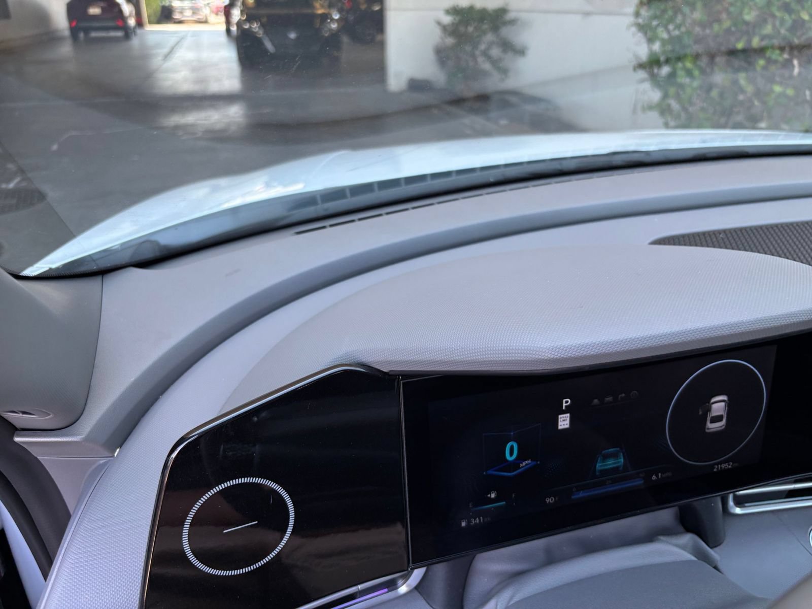 Used 2025 Hyundai Elantra SEL FWD image 35
