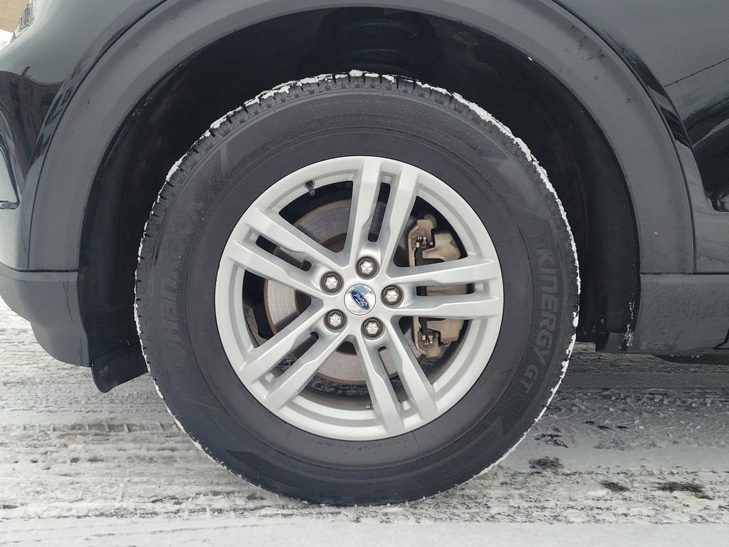 Used 2023 Ford Explorer XLT image 5