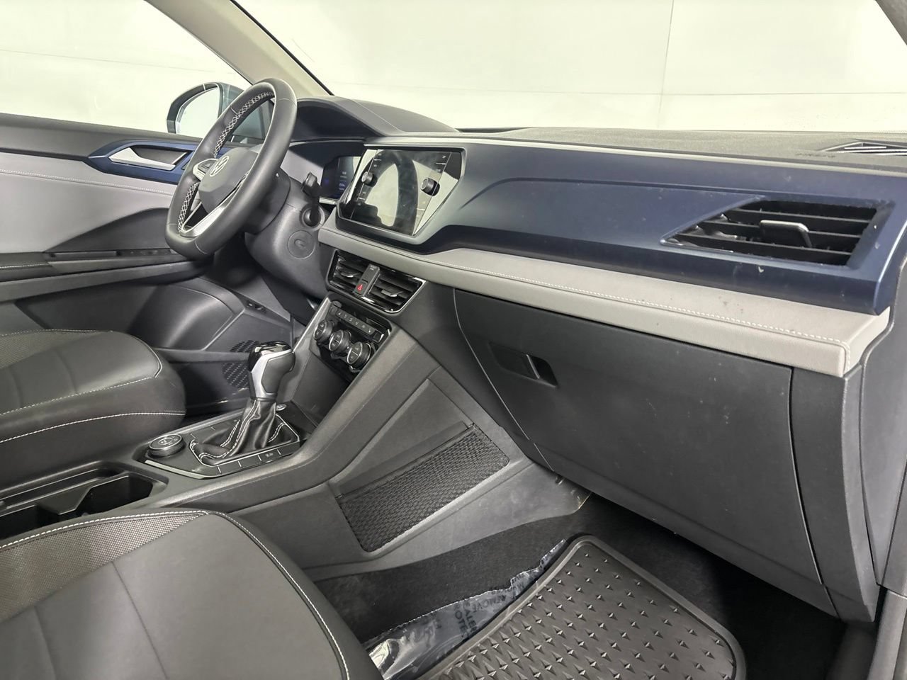 Used 2024 Volkswagen Taos SE w/ Panoramic Sunroof Package AWD/4WD image 33