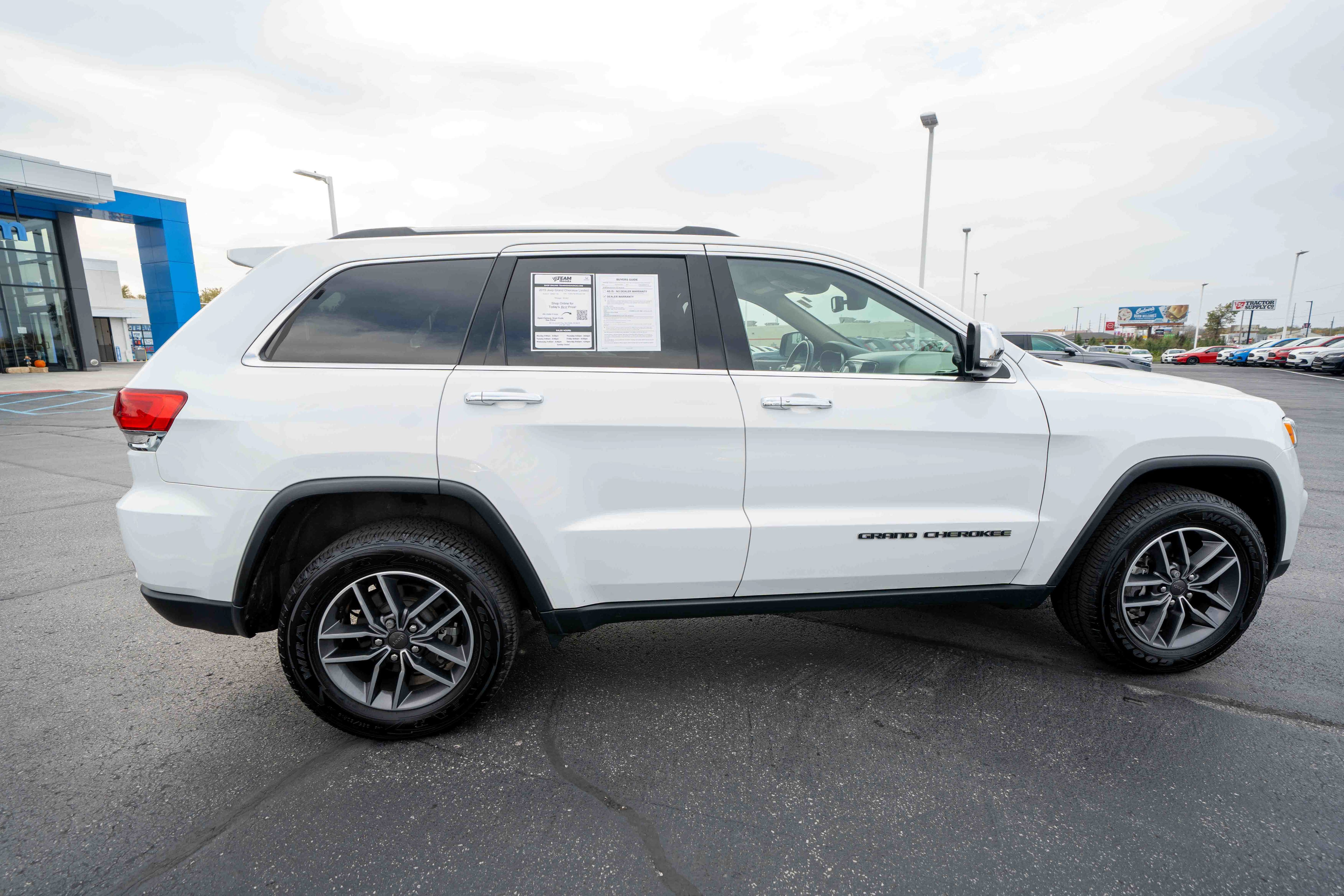 Used 2019 Jeep Grand Cherokee Limited AWD/4WD image 6