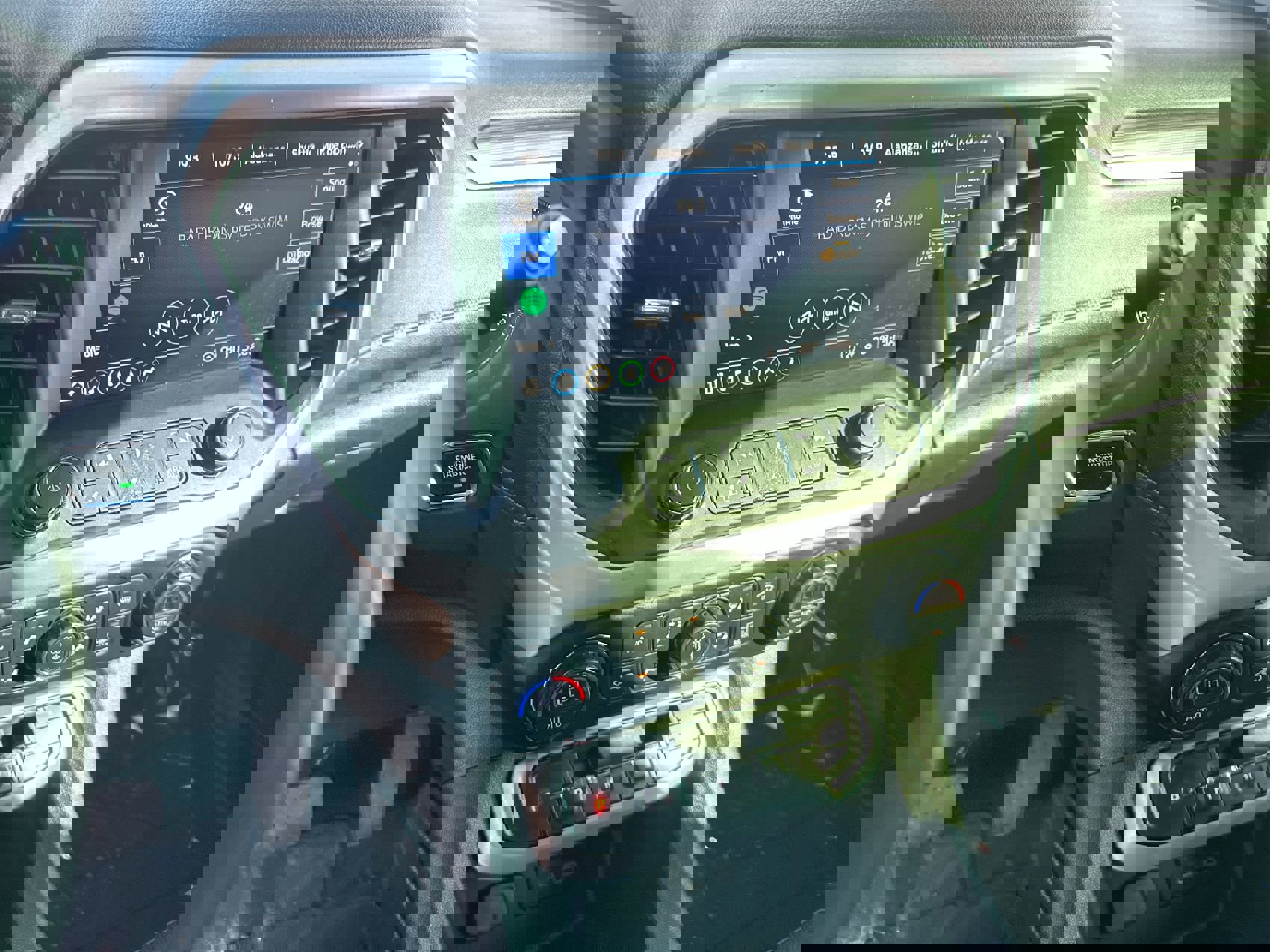 Used 2021 GMC Acadia SLT image 16