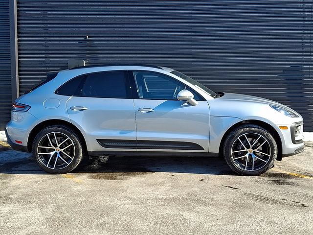 Certified 2025 Porsche Macan AWD/4WD image 8