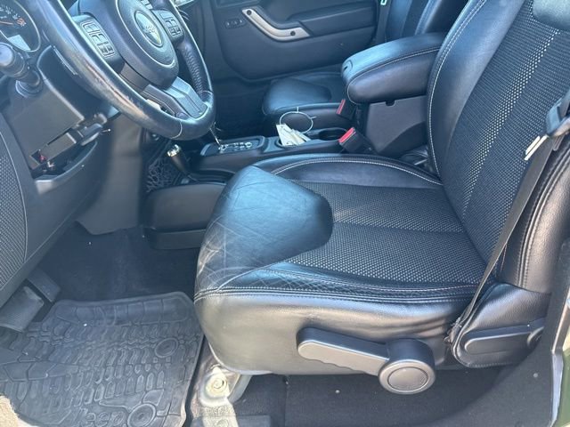 Used 2016 Jeep Wrangler Unlimited Sahara AWD/4WD image 15