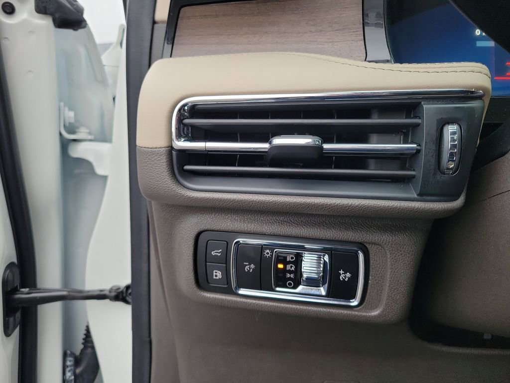 Certified 2024 Lincoln Corsair Grand Touring w/ Equipment Group 301A image 22