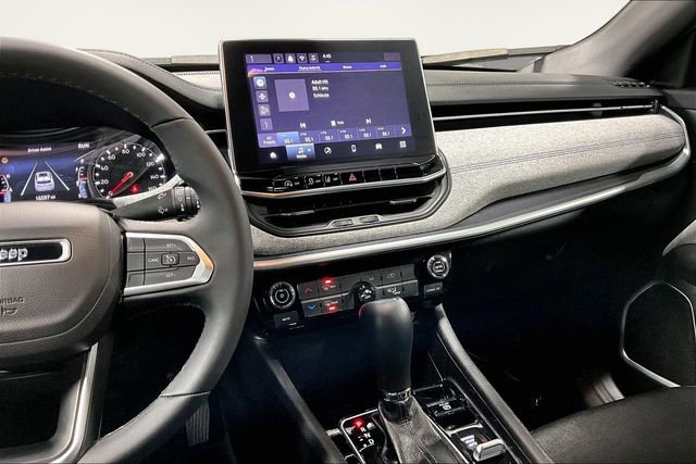 Used 2024 Jeep Compass Latitude image 10