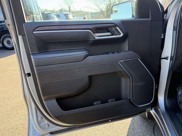 Certified 2025 GMC Sierra 1500 SLT image 8