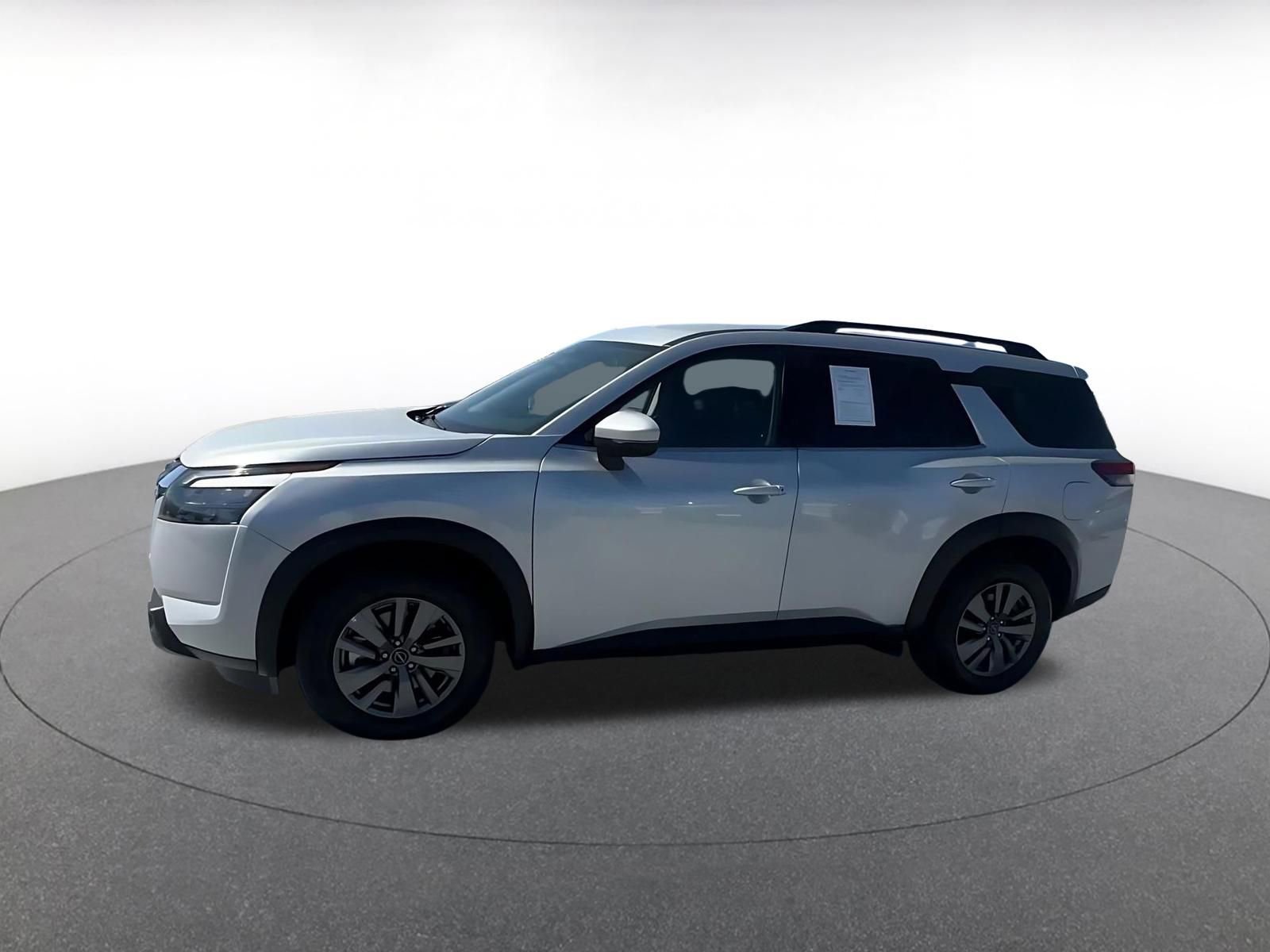 Used 2025 Nissan Pathfinder SV AWD/4WD image 9