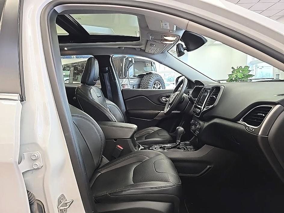 Used 2021 Jeep Cherokee Limited image 36