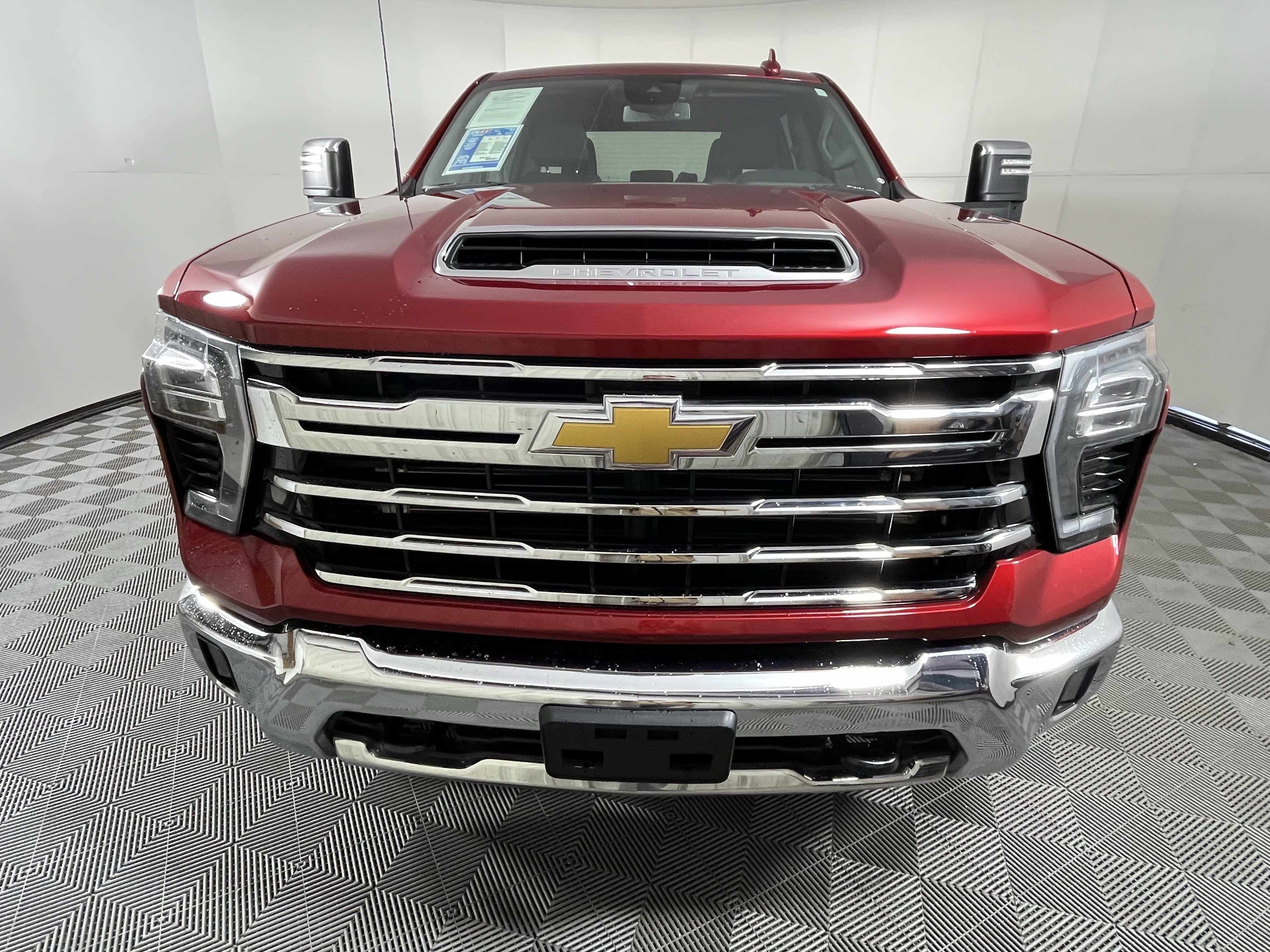 Used 2025 Chevrolet Silverado 3500 LTZ image 8