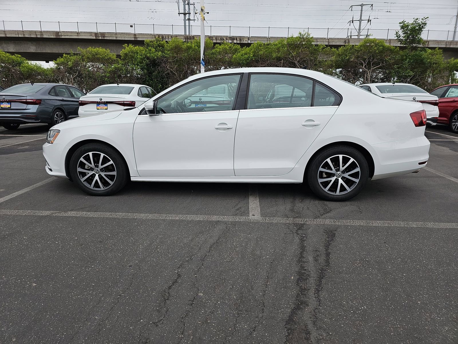 Used 2017 Volkswagen Jetta SE FWD image 8
