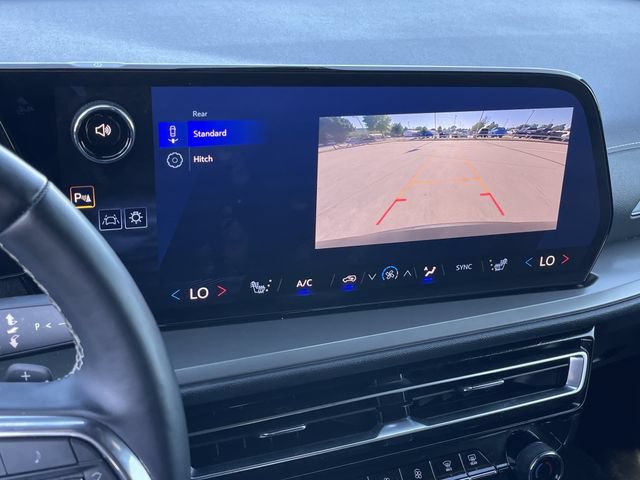 Used 2025 Chevrolet Traverse LT FWD image 17