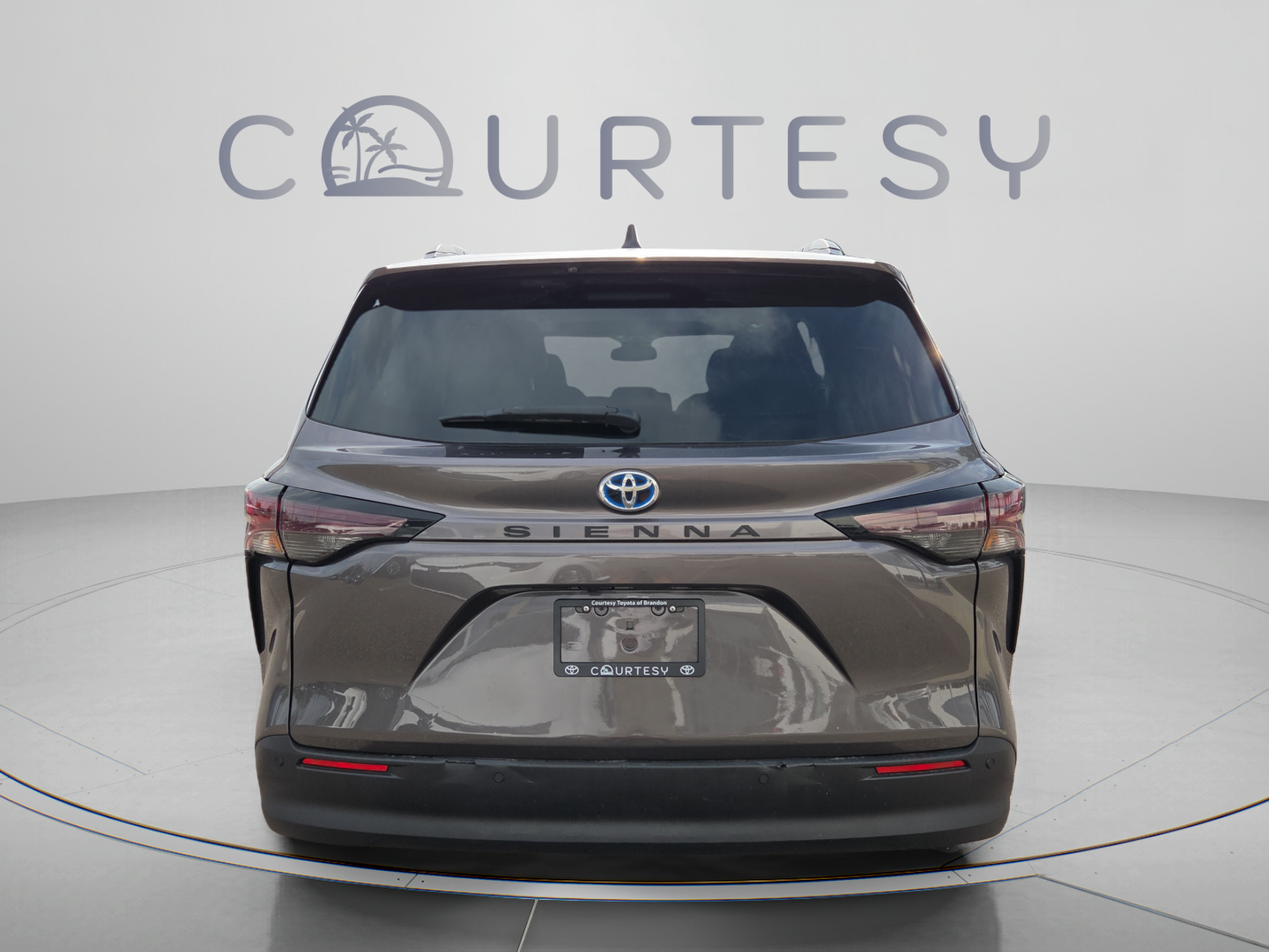 Certified 2024 Toyota Sienna XLE FWD image 4