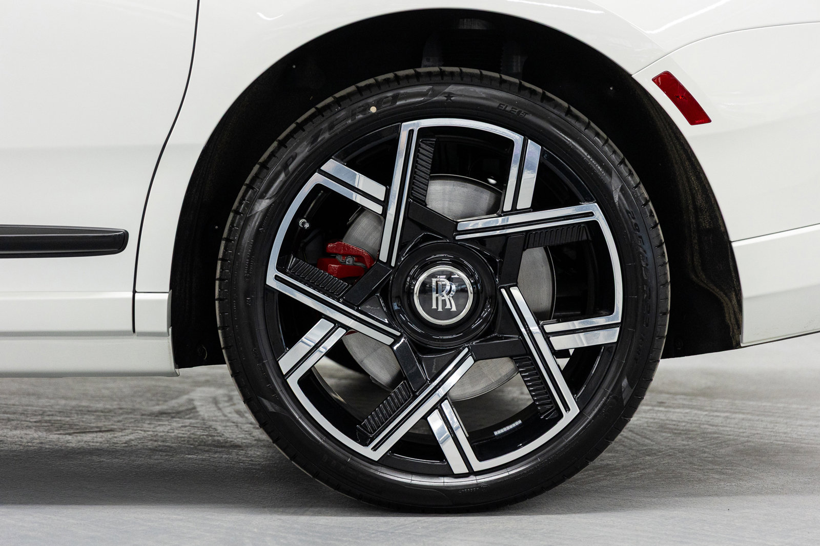 New 2026 Rolls-Royce Cullinan Black Badge image 25