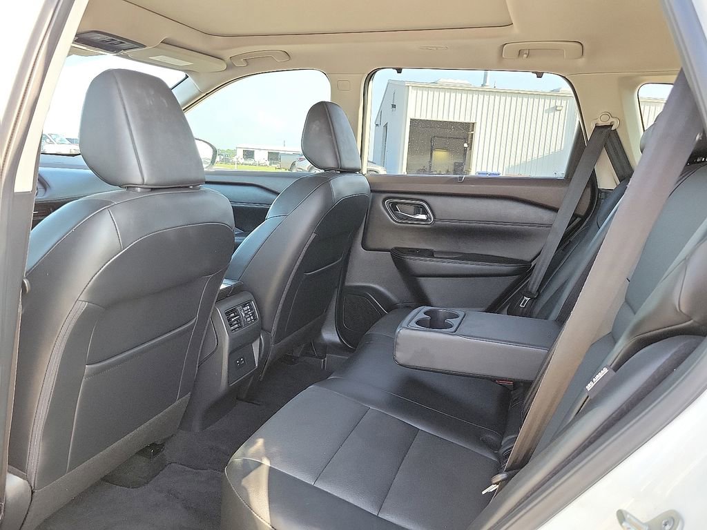 Used 2021 Nissan Rogue SV w/ Premium Package image 9