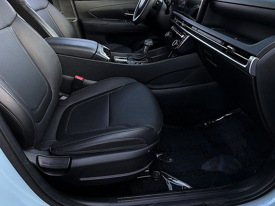 Certified 2025 Hyundai Santa Cruz SEL image 17