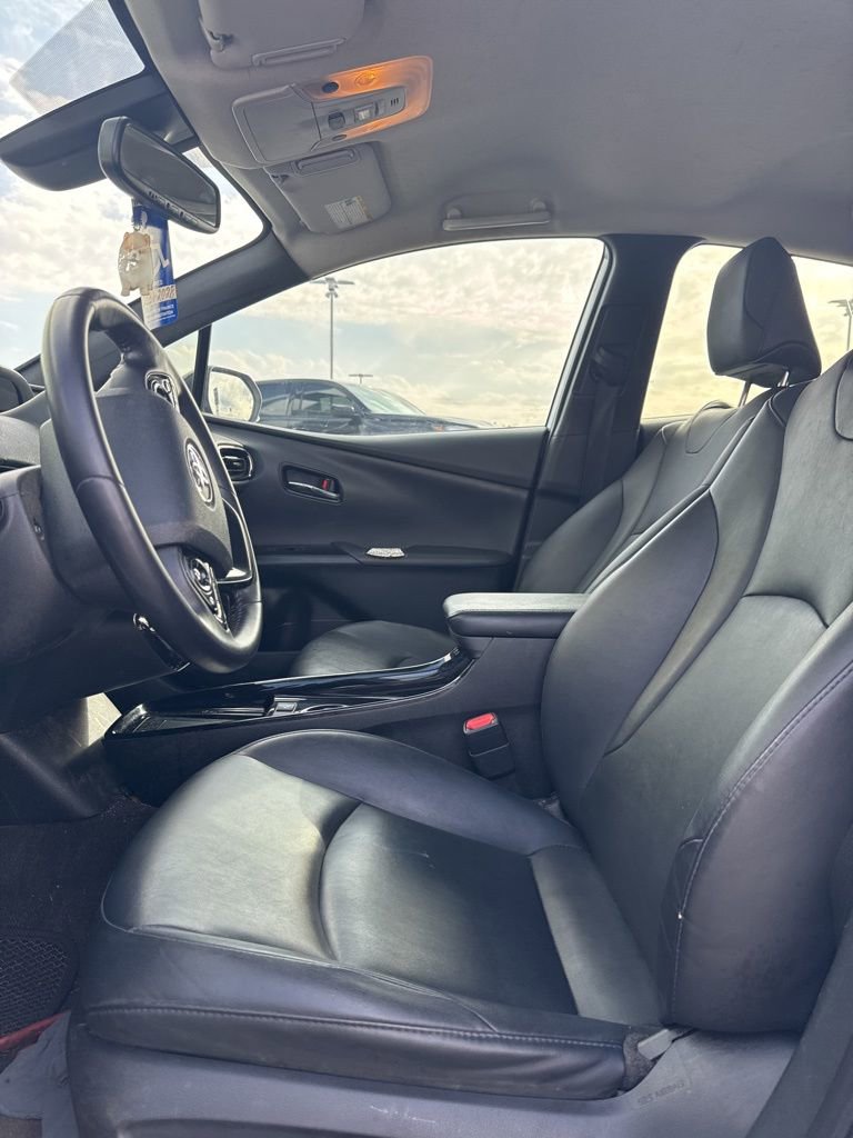 Used 2021 Toyota Prius XLE image 7