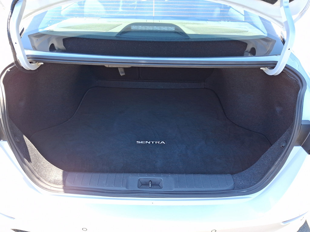 Used 2020 Nissan Sentra SR w/ Trunk Package FWD image 18