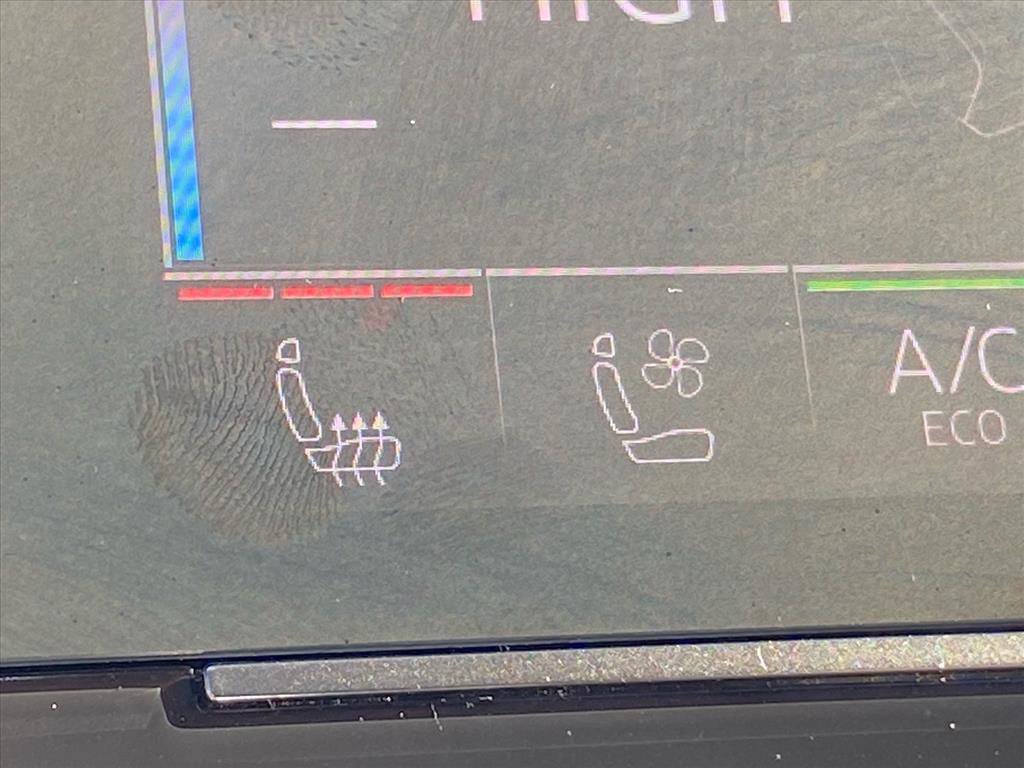 Used 2024 Audi Q8 e-tron Premium Plus w/ Premium Plus Package image 18