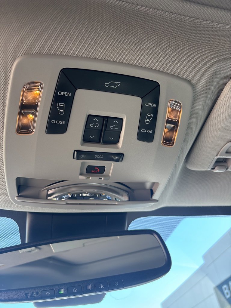 Used 2022 Toyota Sienna XLE image 25