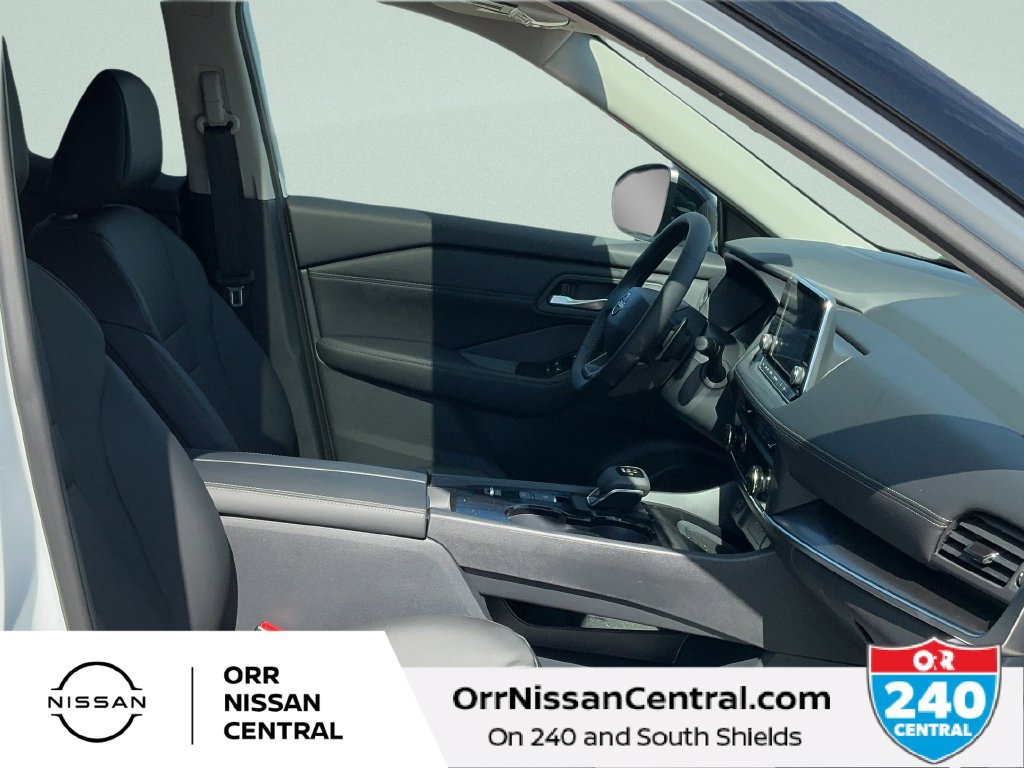 New 2027 Nissan Rogue Dark Armor FWD image 11