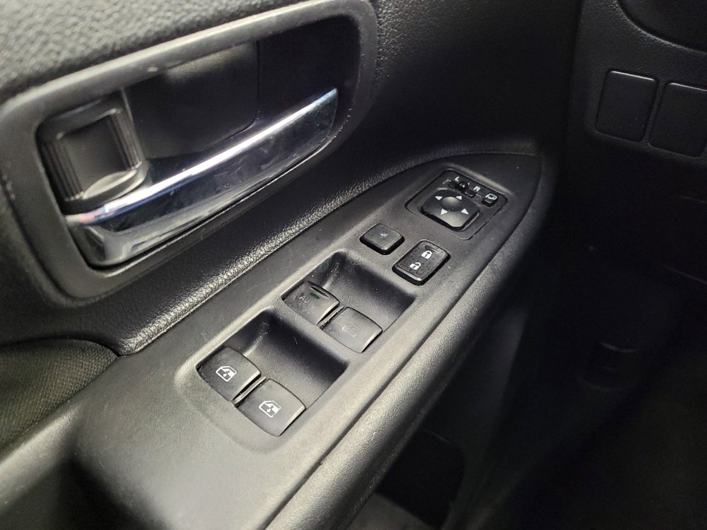 Used 2018 Mitsubishi Outlander SE image 27