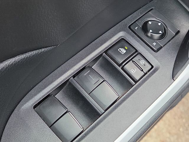 Used 2022 Toyota RAV4 LE FWD image 22