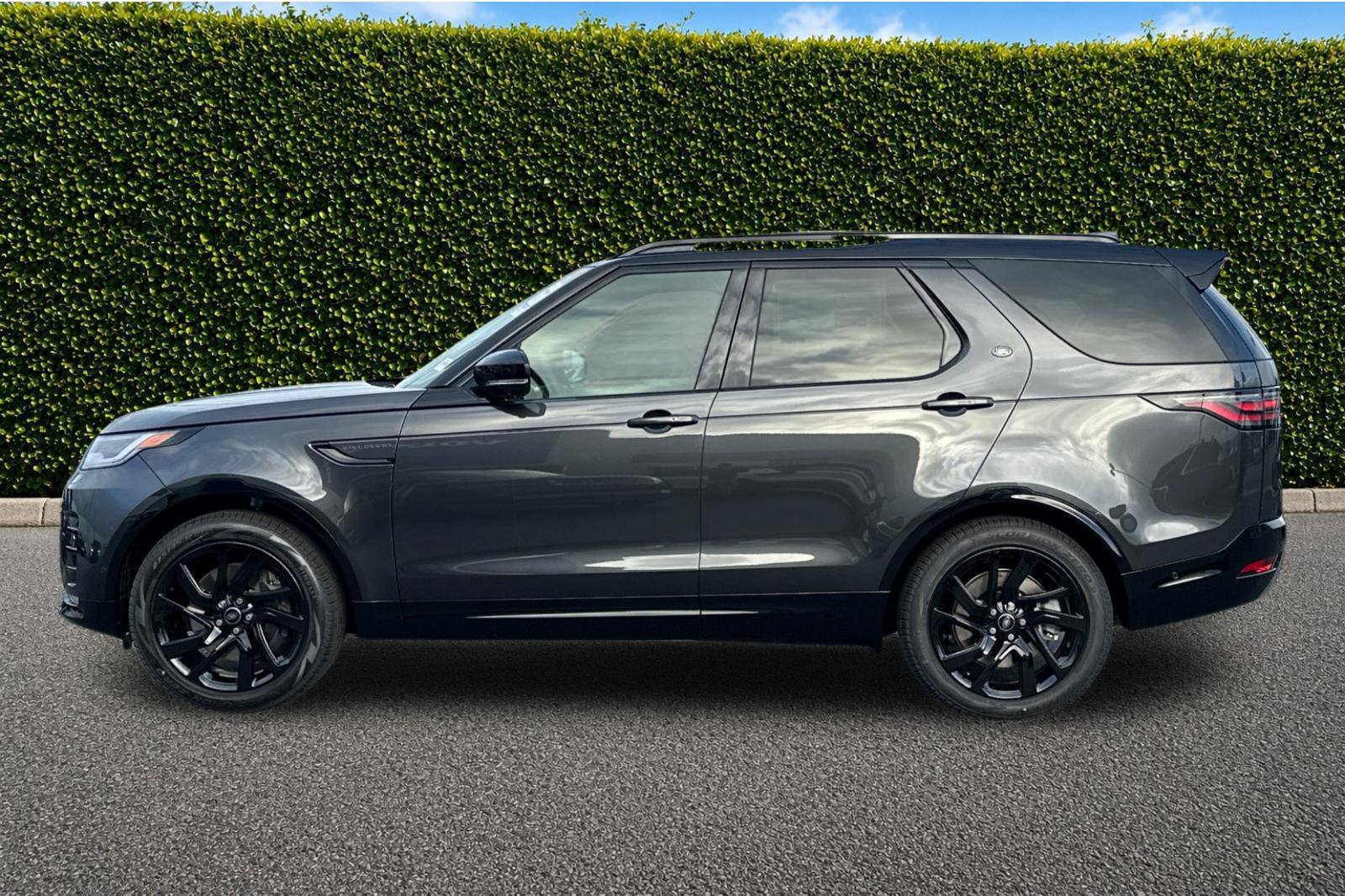 New 2025 Land Rover Discovery Dynamic SE AWD/4WD image 3