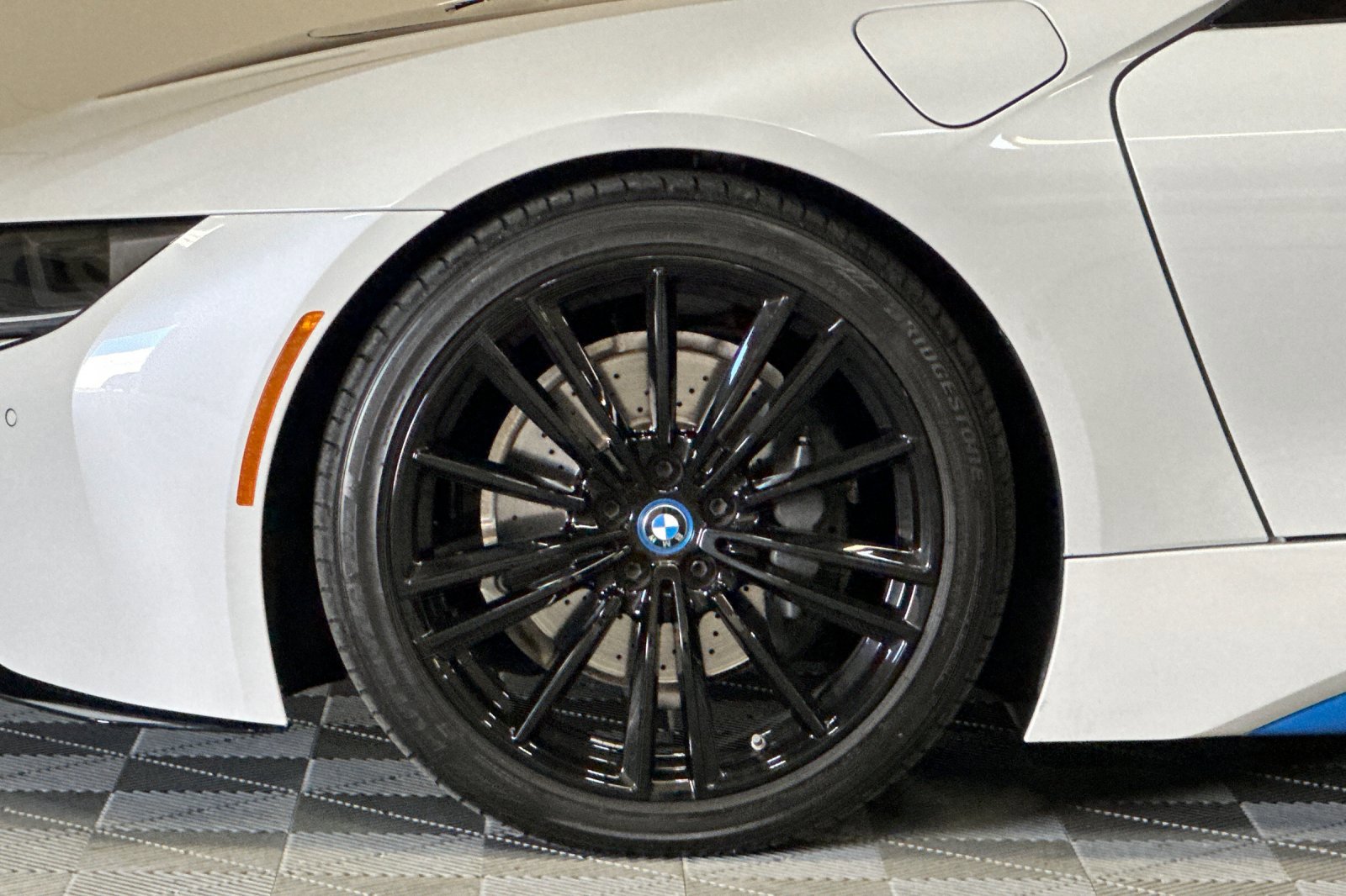 Used 2020 BMW i8 Coupe image 48