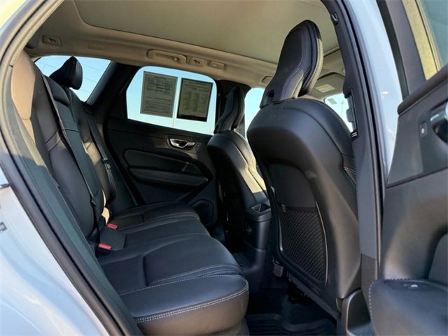 Used 2022 Volvo XC60 T8 Inscription w/ Advanced Package image 12