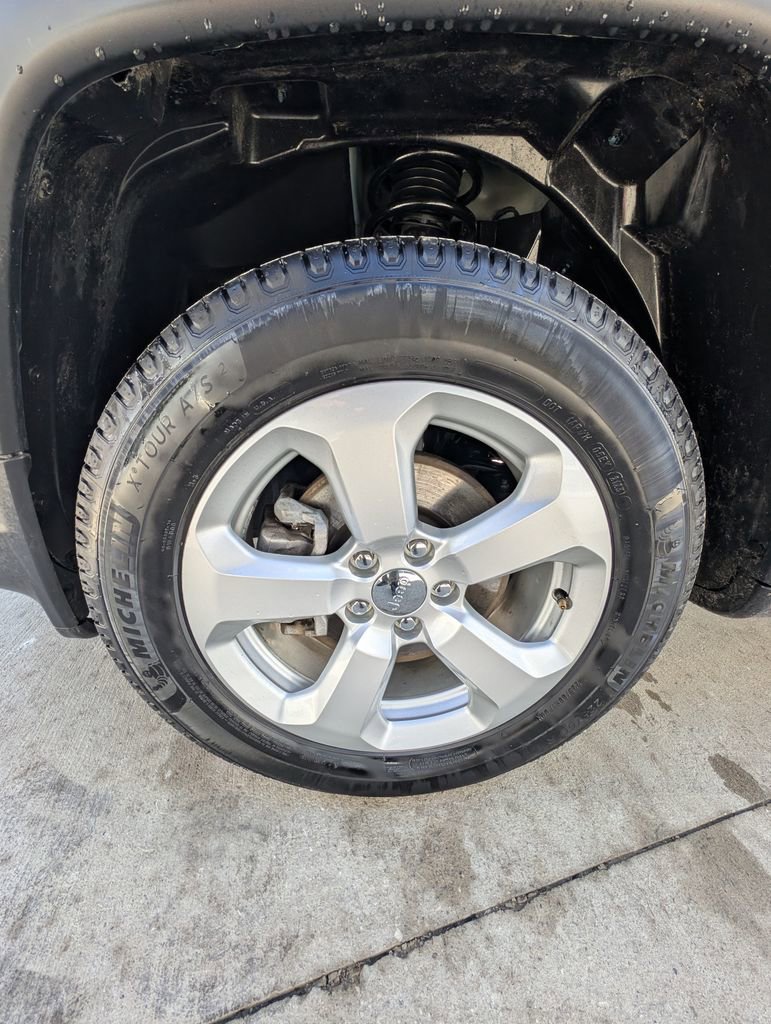 Used 2019 Jeep Compass Latitude w/ Cold Weather Group AWD/4WD image 43