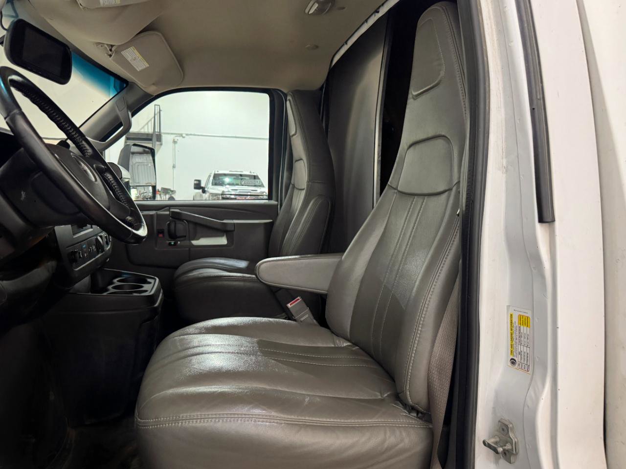 Used 2023 GMC Savana 3500 Extended w/ Power Convenience Package RWD image 7