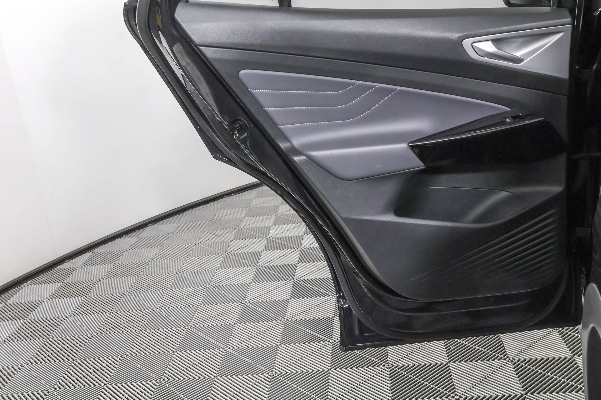 Used 2023 Volkswagen ID.4 Pro S image 39