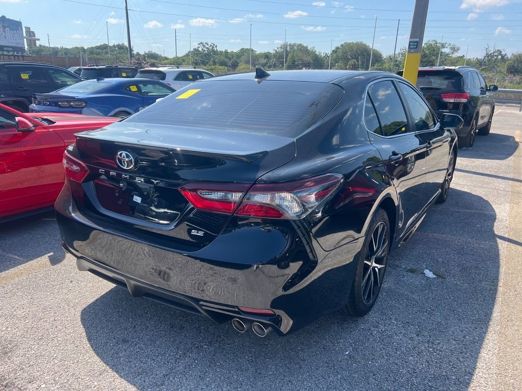 Used 2024 Toyota Camry SE FWD image 5