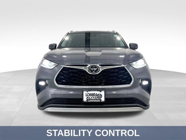 Used 2021 Toyota Highlander Platinum AWD/4WD image 3