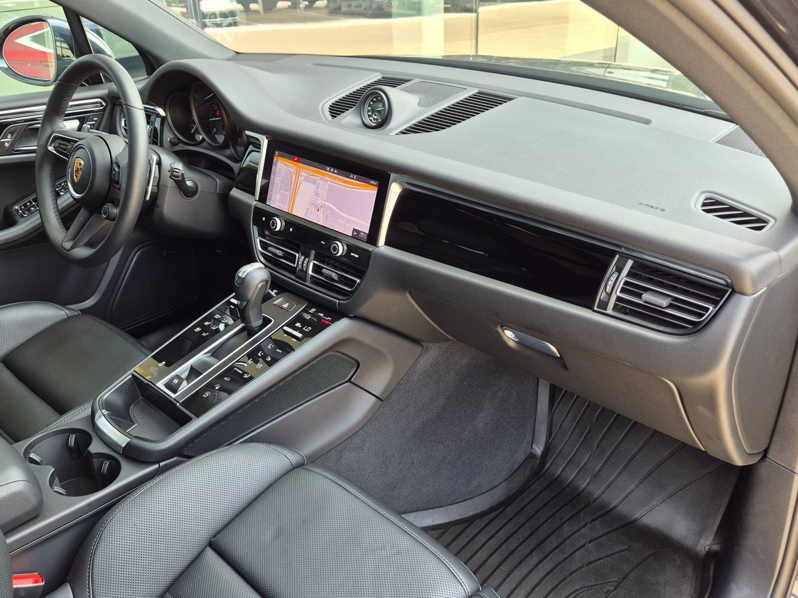 Certified 2026 Porsche Macan AWD/4WD image 24