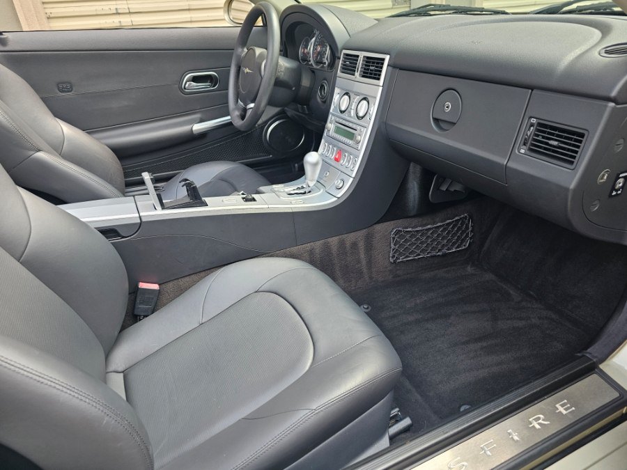 Used 2008 Chrysler Crossfire Limited RWD image 9