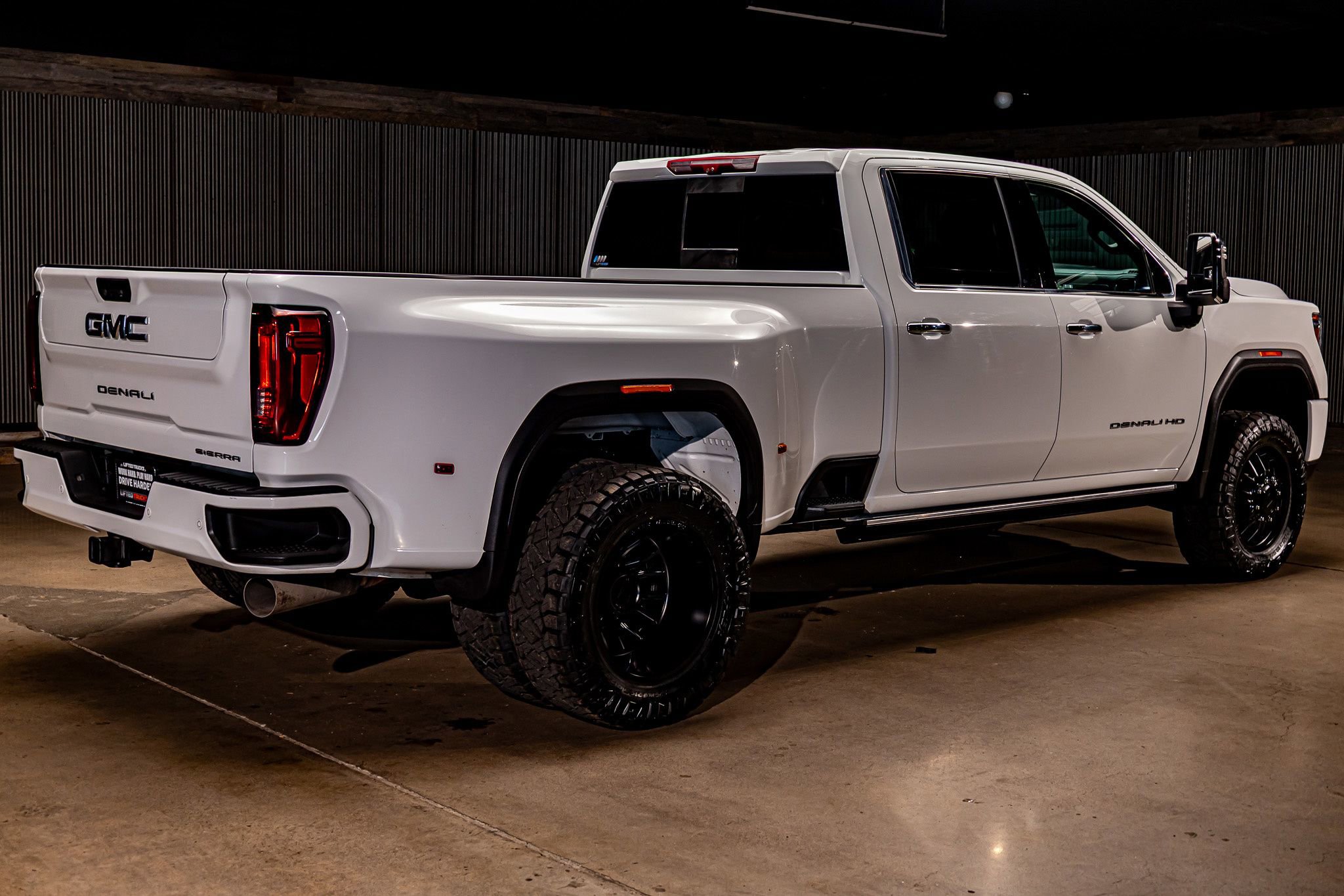 Used 2023 GMC Sierra 3500 Denali w/ Denali Ultimate Package image 10